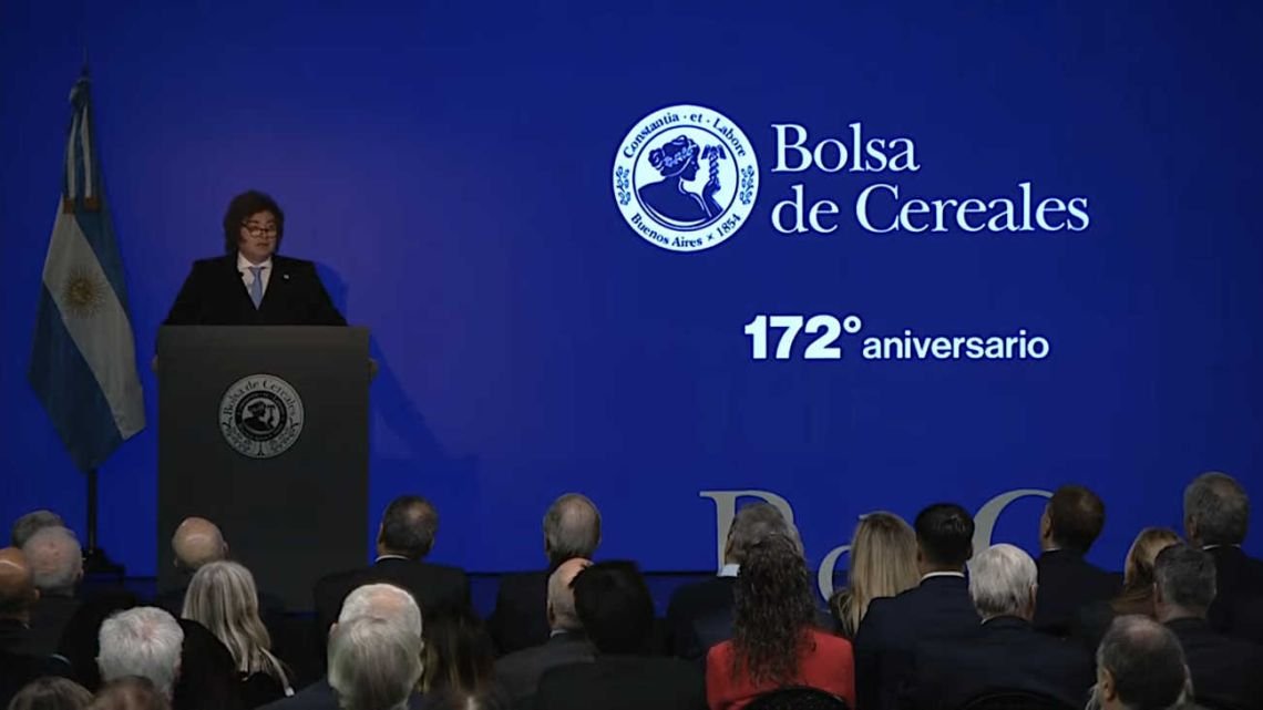 El presidente Milei anunció una baja de las retenciones al trigo y la cebada en junio y para la soja en enero de 2027