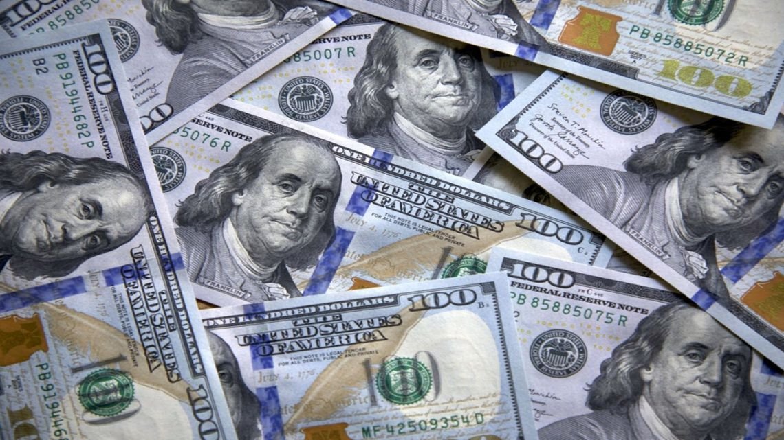 El dólar oficial cerró la segunda semana de alza y supera ampliamente a la inflación de junio