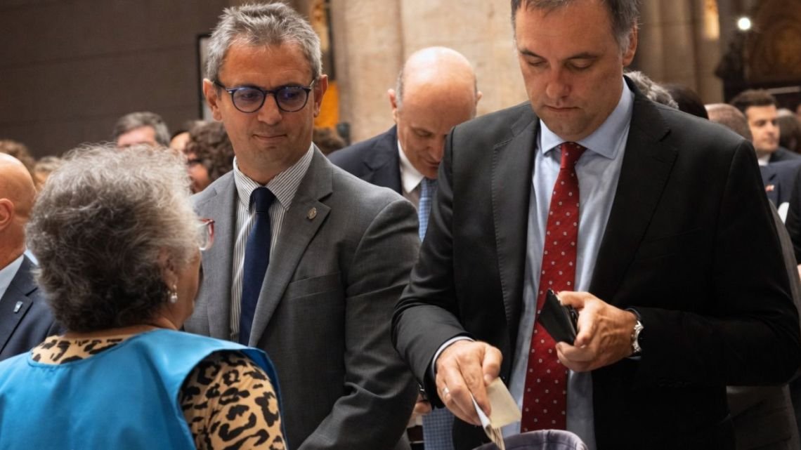 "¿Cuánto es lo correcto? ¿cuánto queda bien?": Manuel Adorni frente al diezmo y la velocidad de la máquina de memes