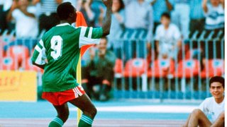 El legado de Roger Milla en Italia 90: la revolución de los Leones Indomables y el baile que cambió los mundiales