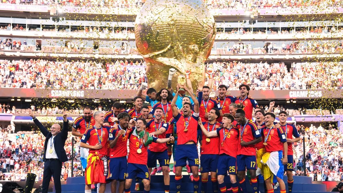 Sorpresa en el fútbol: el inesperado adiós a la Selección de España de un reciente campeón del mundo