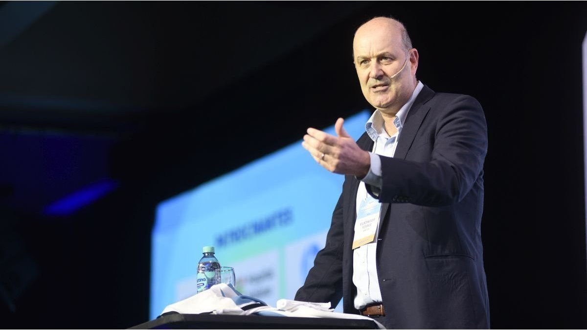 Federico Sturzenegger impulsa una ley para que existan empresas gestionadas 100% por inteligencia artificial