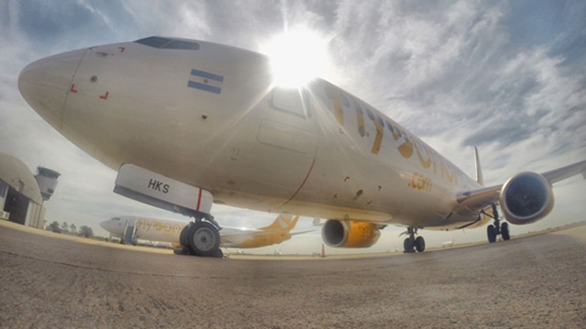 Éxodo de ejecutivos de Flybondi y solo dos aviones operativos anticipan una crisis terminal