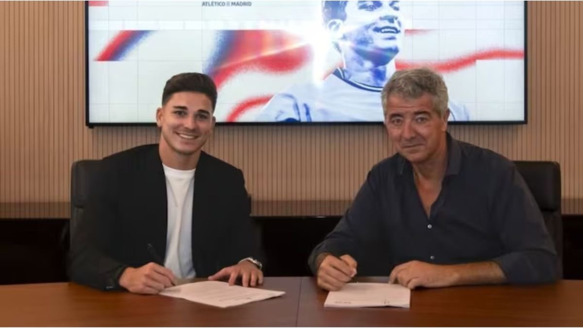 El CEO del Atlético Madrid confirmó que Julián Álvarez no se moverá del club en este mercado de pases