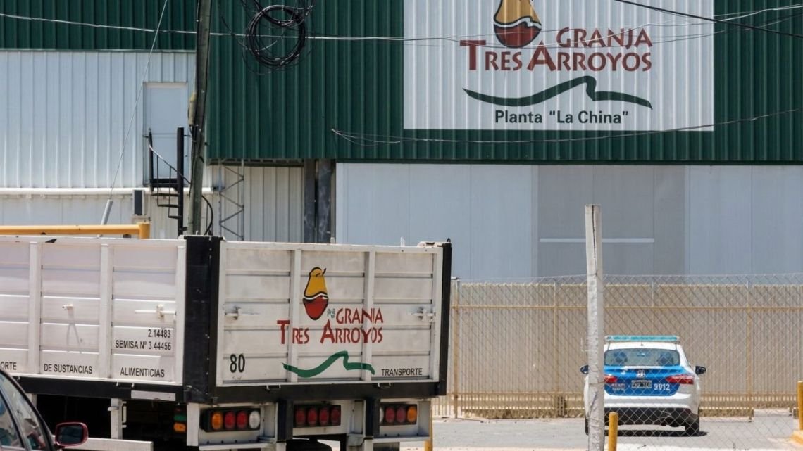 Crisis en Granja Tres Arroyos: "A veces me encierro solo a llorar para que no me vean mis hijos"