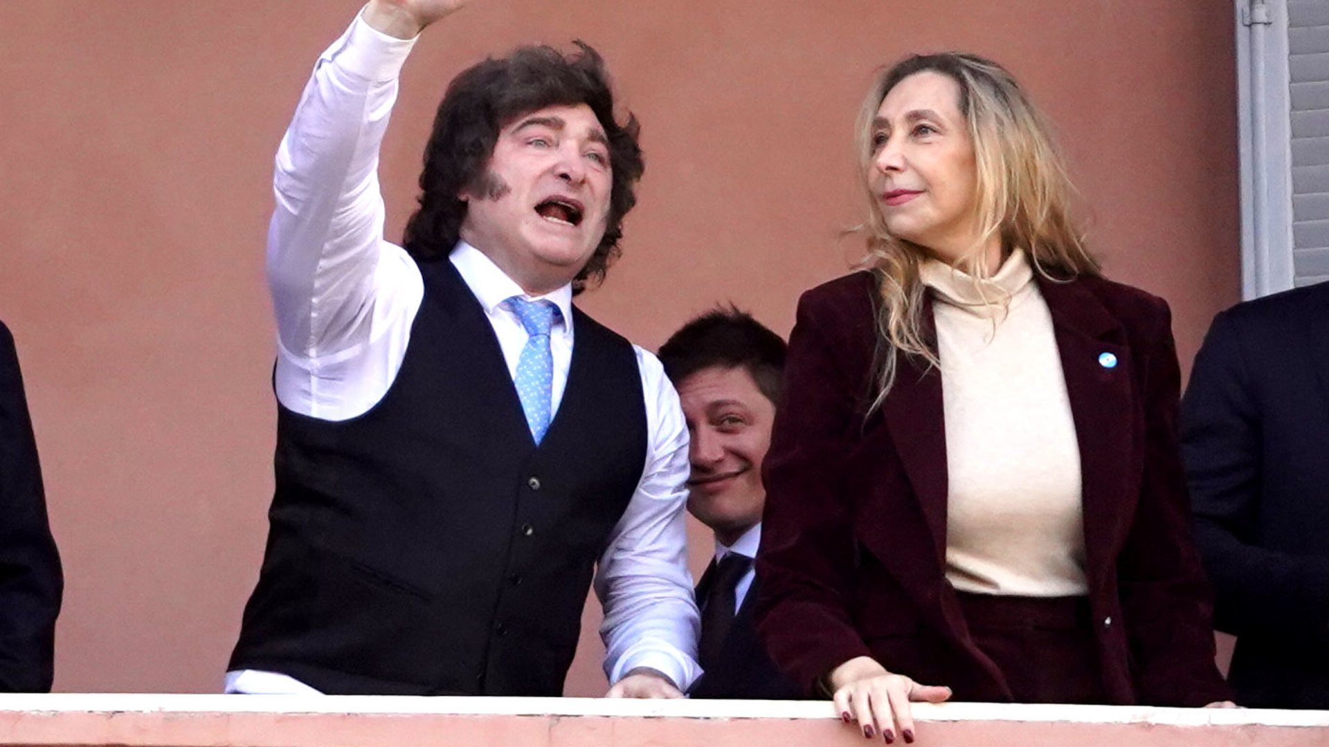 Mientras los Milei, los Menem y Santiago Caputo buscan silenciar la interna con fotos y números económicos, en Provincia avanza la pelea legal por los afiliados