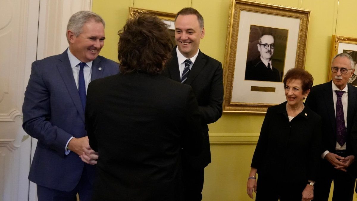 Javier Milei recibe a Manuel Adorni en Olivos en medio de las disputas internas