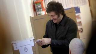 Encuesta rumbo a 2027: el peronismo supera por un punto a La Libertad Avanza y crece la indefinición electoral