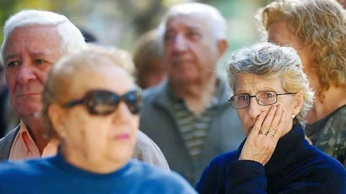 El sistema previsional y su desequilibrio: hay solo dos aportantes formales por jubilado