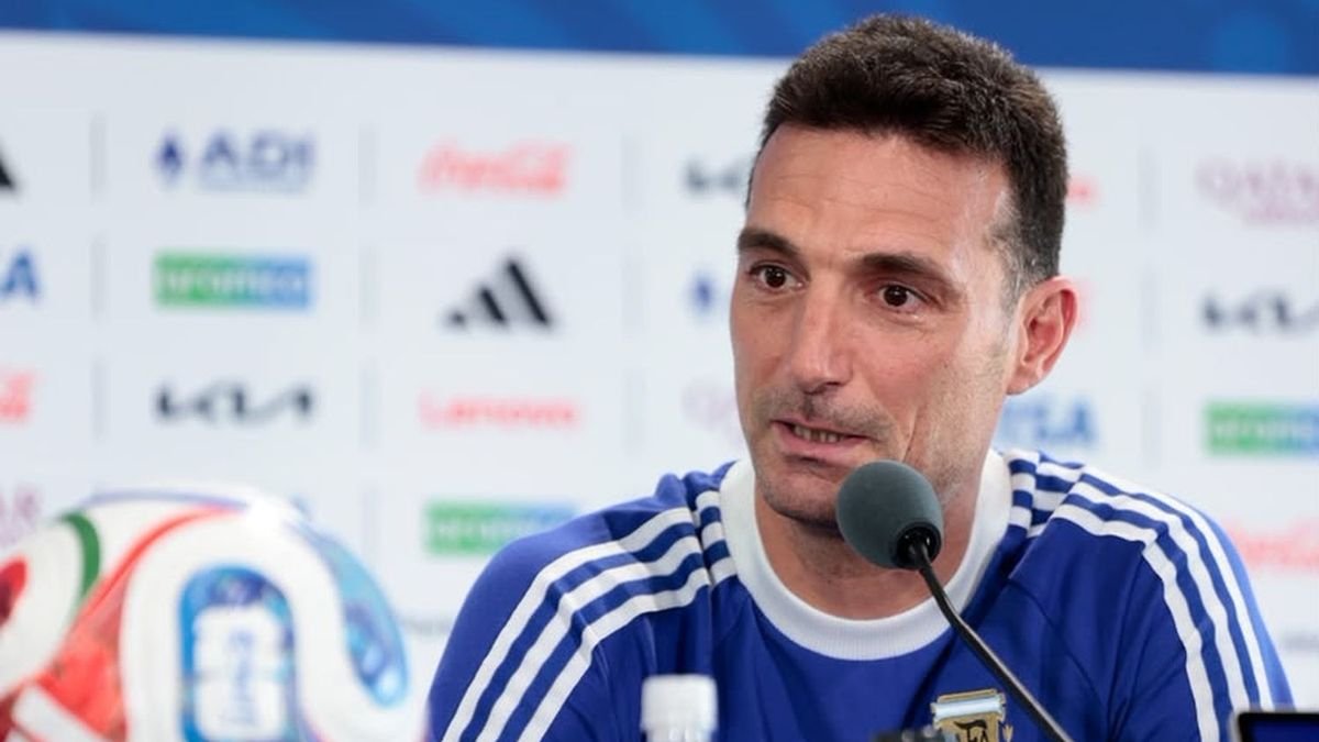 Lionel Scaloni en la previa con Argelia: juega Messi, Dibu Martínez vuelve al arco y Julián Álvarez estará disponible