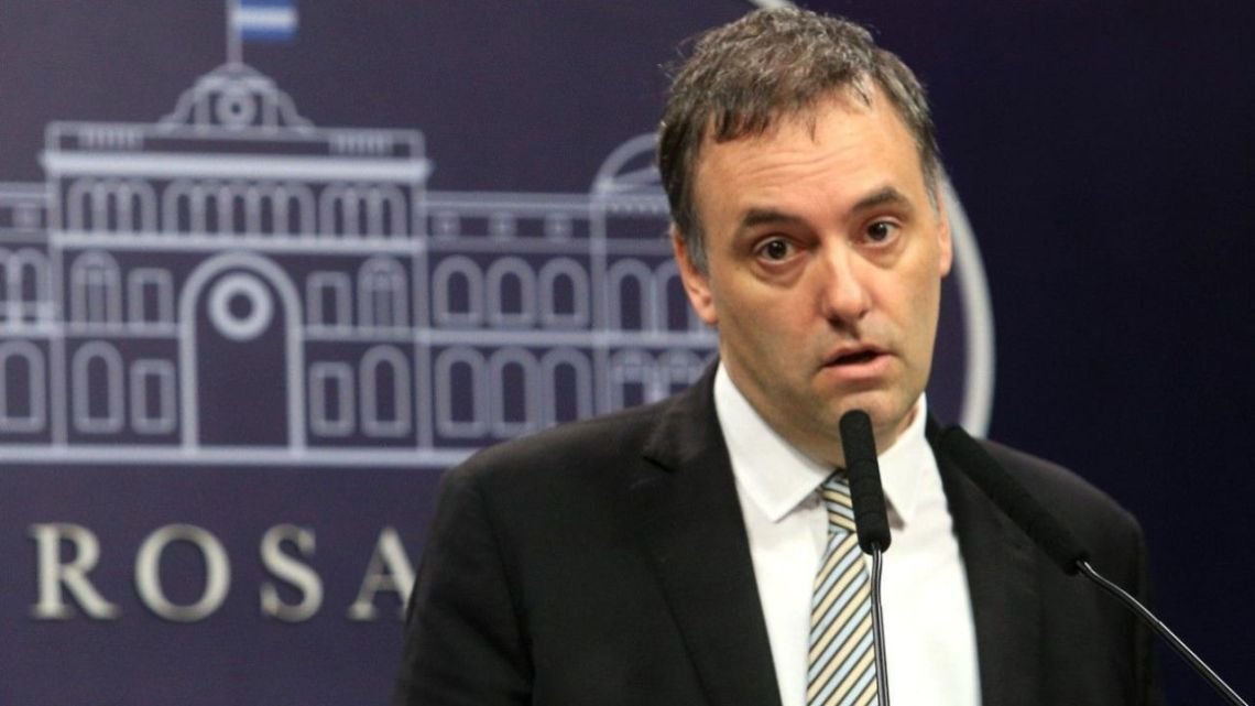 La irritación de Adorni solo expone su debilidad