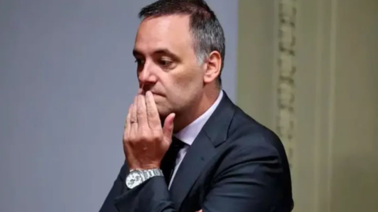 En medio de su escándalo, Adorni habla de la cárcel: "En manos de un preso, un celular es un arma"