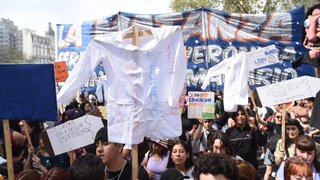 Desafío a la marcha universitaria: el Gobierno recortó ayer mas de 100 mil millones en ciencia y educación