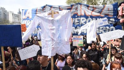 Desafío a la marcha universitaria: el Gobierno recortó ayer mas de 100 mil millones en ciencia y educación