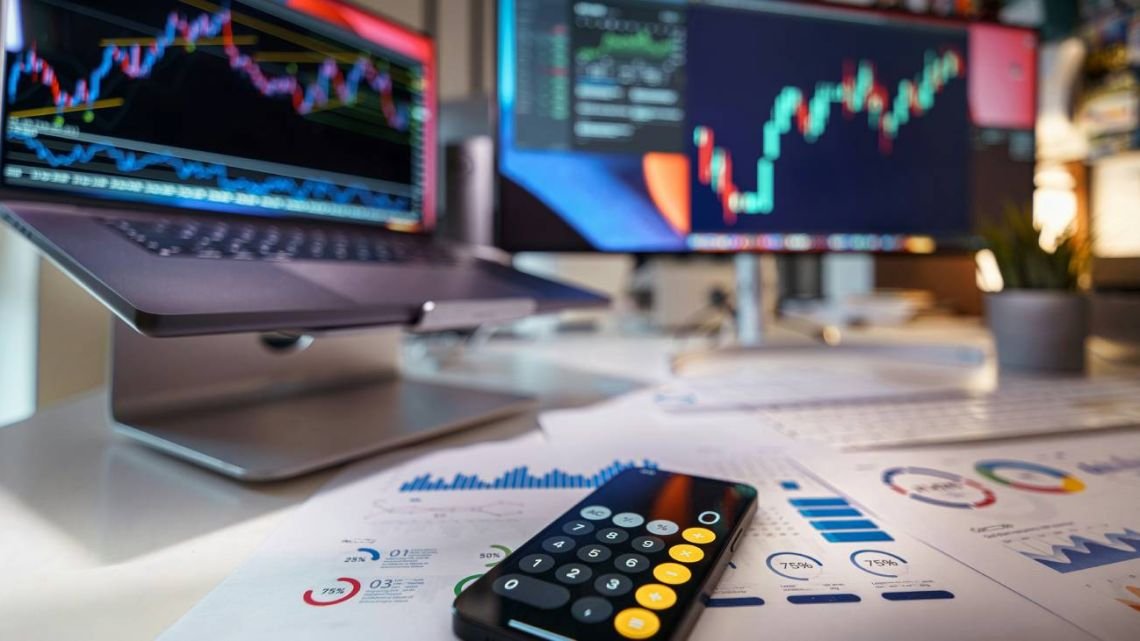El dólar oficial sube por cuarto día consecutivo mientras que las acciones argentinas caen en Wall Street