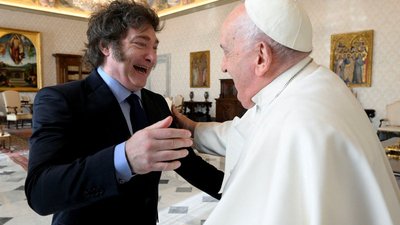 El recuerdo de Javier Milei a un año de la muerte del papa Francisco: "Abrazo a la distancia Santo Padre"