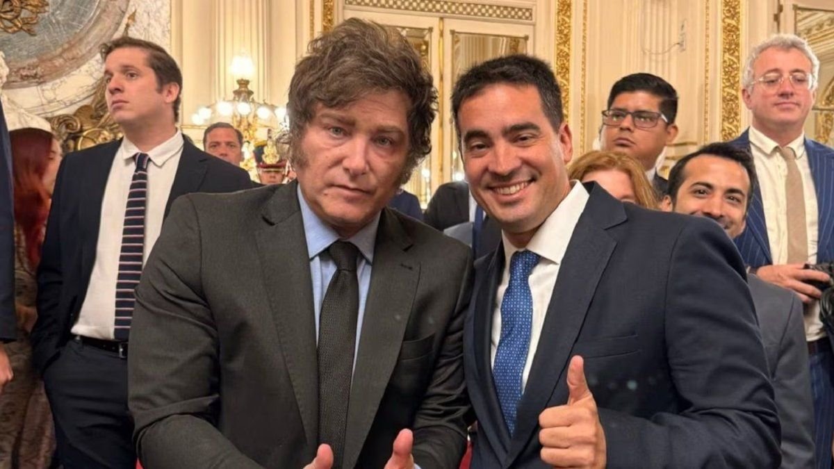 Los polémicos intercambios de tuits entre Javier Milei y Adrián Ravier: "Carece de velocidad mental"