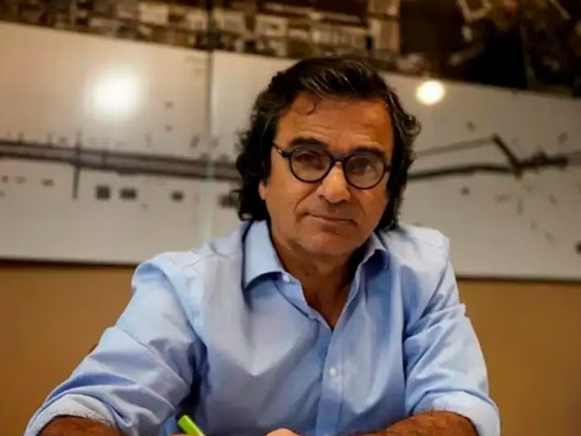 "Afuera Frugoni, respira Adorni": el Gobierno echó al funcionario que no declaró siete departamentos en Miami