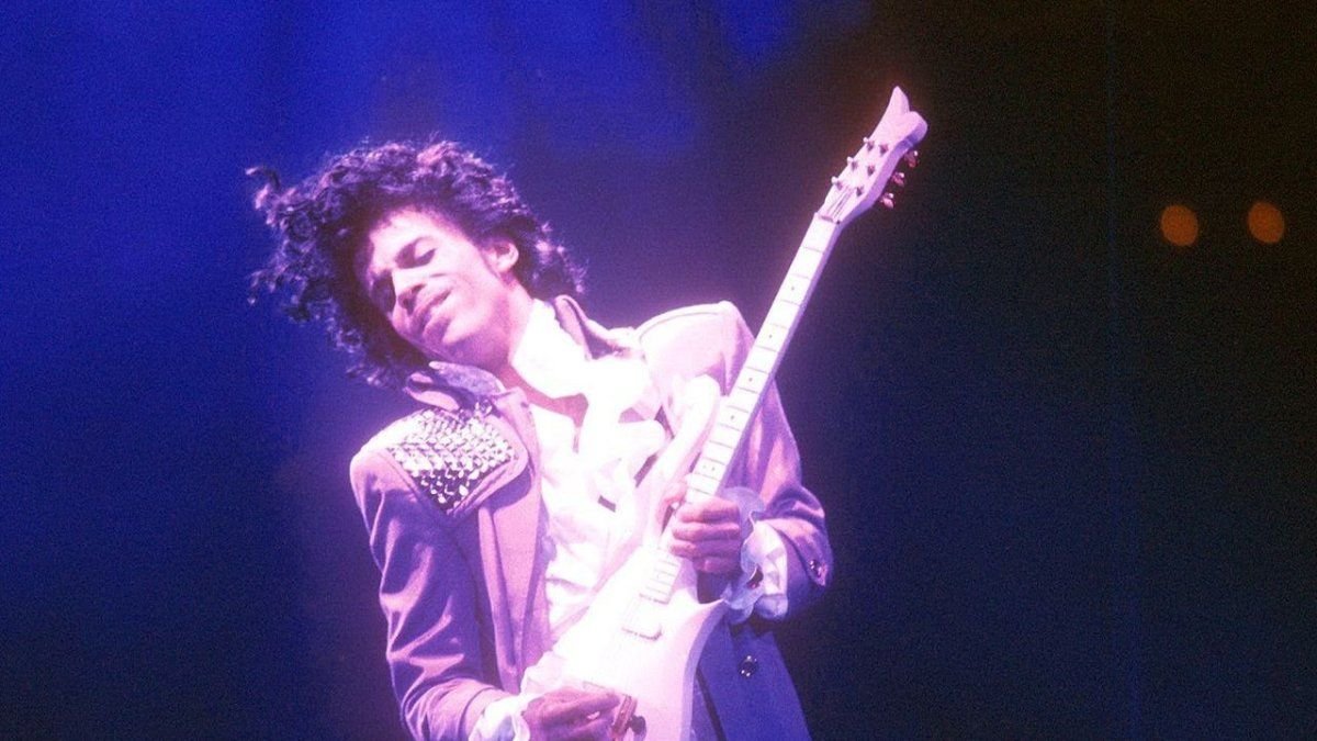A 10 años de la muerte de Prince: del impacto de "Purple Rain" a una particular noche en Lanús