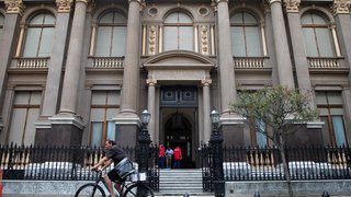 Cerca de 1,4 millón de argentinos compraron dólares en mayo por más de US$ 2.200 millones