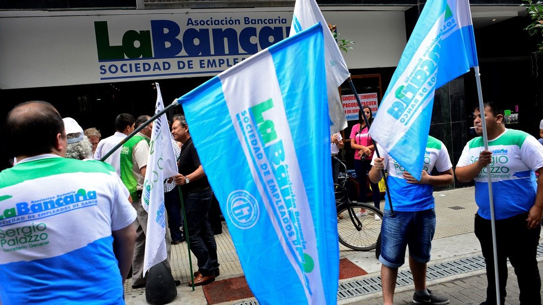 El empleo registrado cayó 0,3% en marzo: hay 40.900 puestos menos que hace un año