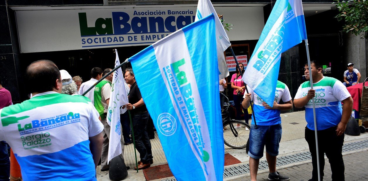El empleo registrado cayó 0,3% en marzo: hay 40.900 puestos menos que hace un año