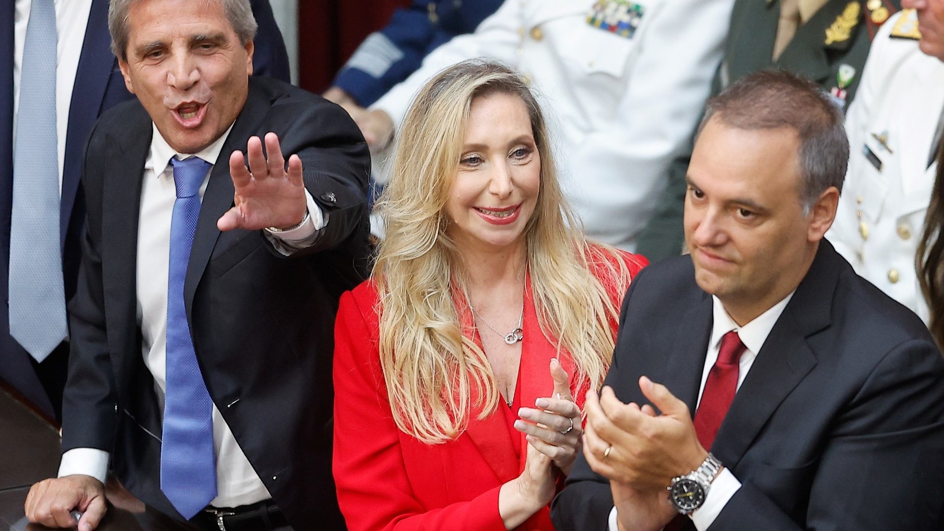 Caputo apura otro ajuste: vence el plazo para que los ministros entreguen un nuevo plan de recortes