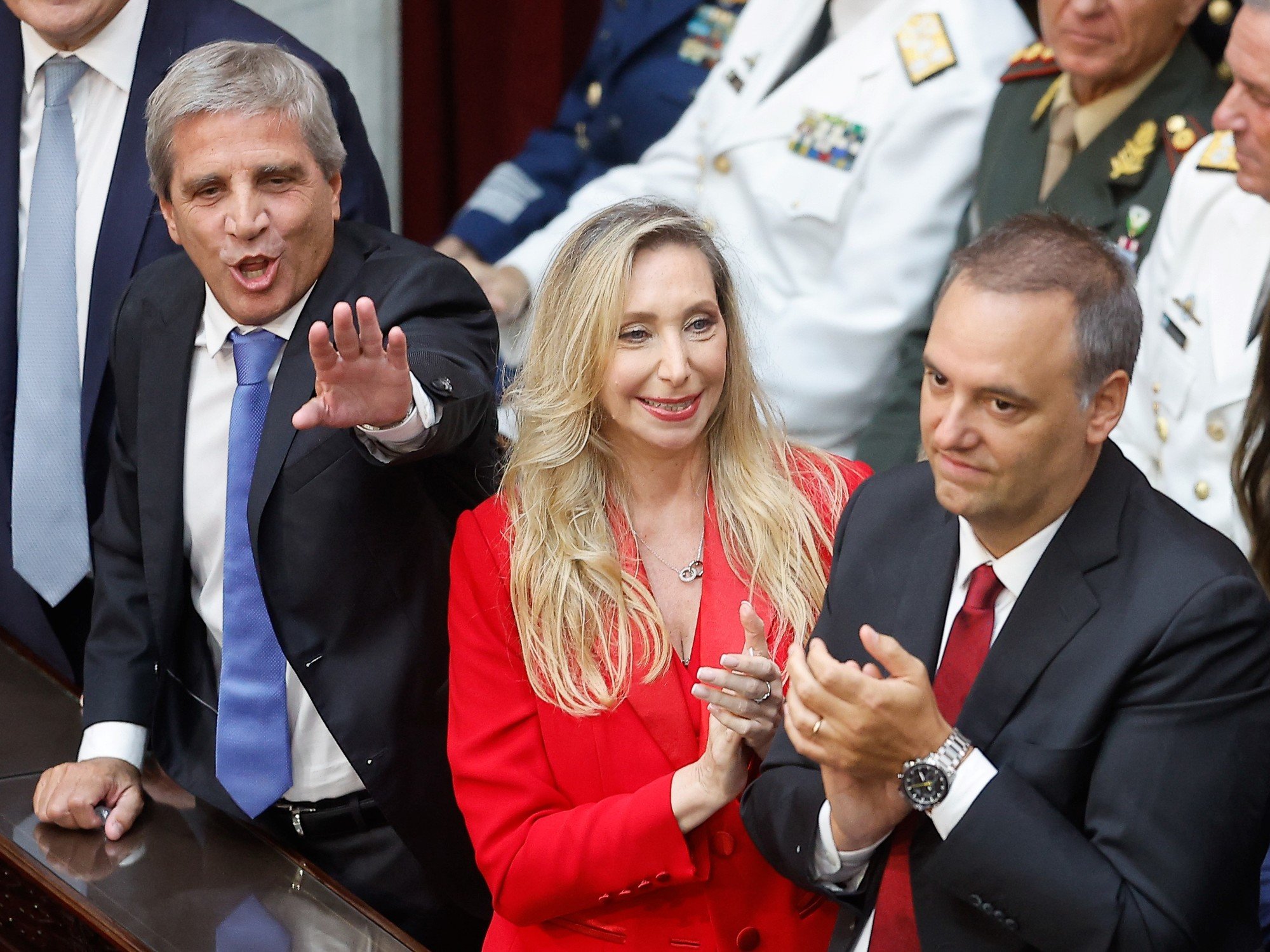 Caputo apura otro ajuste: vence el plazo para que los ministros entreguen un nuevo plan de recortes