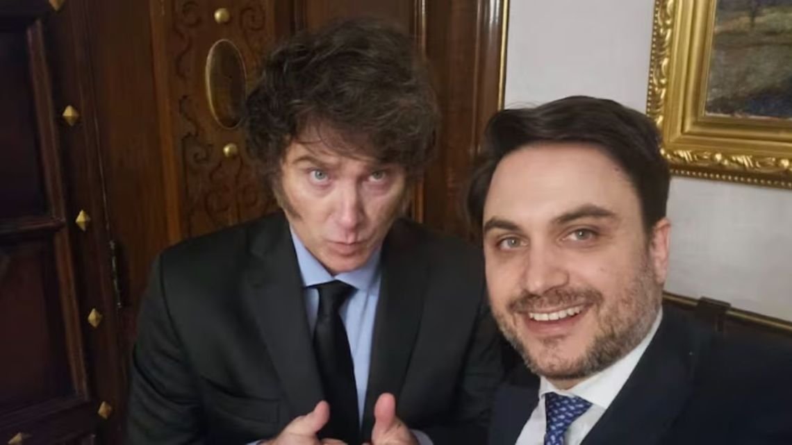 Quiénes son los dirigentes cercanos al oficialismo que pidieron la renuncia de Manuel Adorni