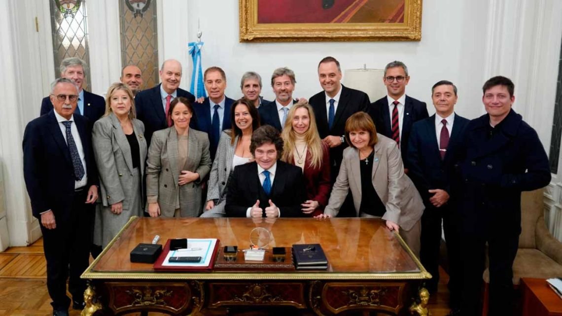 El Gobierno congela la mesa política y evita reuniones de Gabinete mientras crece la presión sobre Adorni