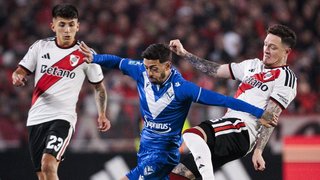 River no pudo mantener la ventaja e igualó ante Vélez en el Monumental