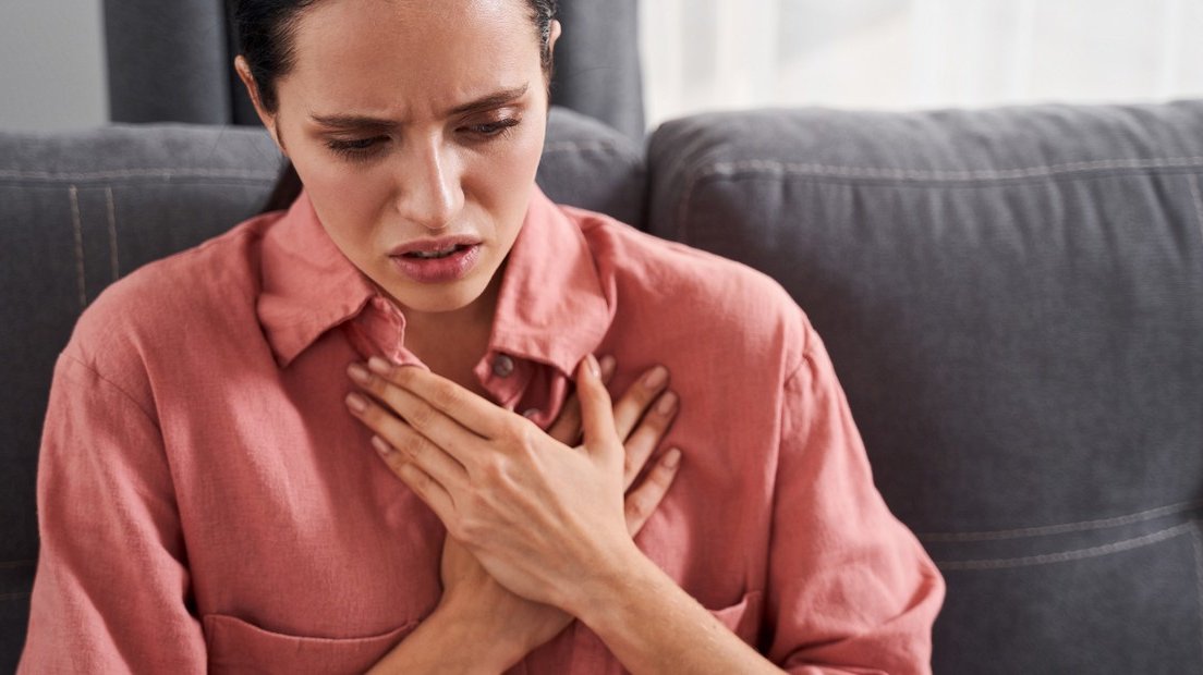 Advierten por un "punto ciego clínico" muy peligroso para el corazón de mujeres jóvenes: cómo prevenirlo