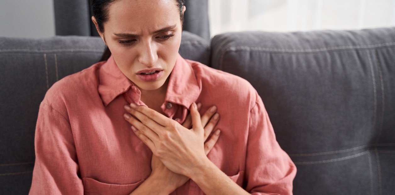 Advierten por un "punto ciego clínico" muy peligroso para el corazón de mujeres jóvenes: cómo prevenirlo