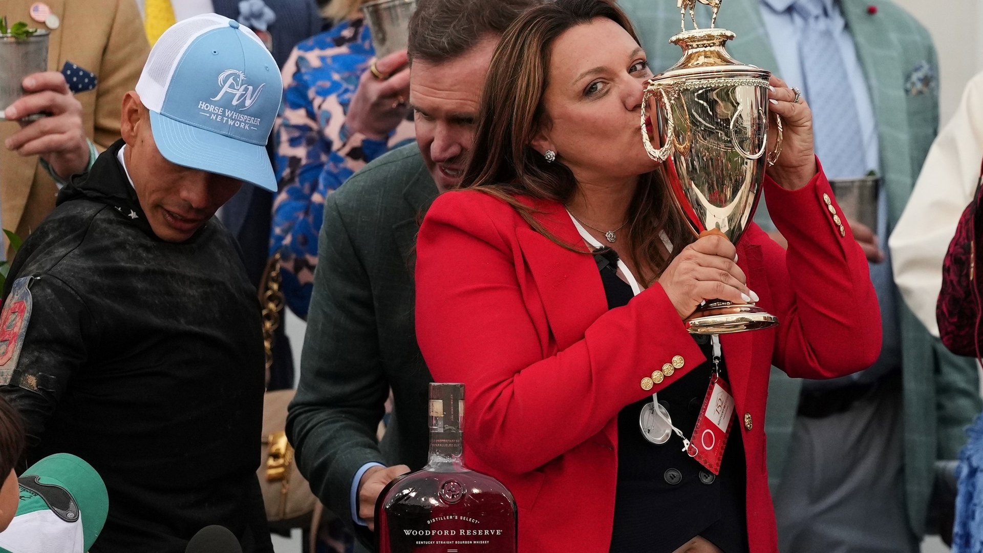 Un Derby de Kentucky para la historia: Cherie DeVaux se convirtió en la primera mujer en ganar como entrenadora con Golden Tempo