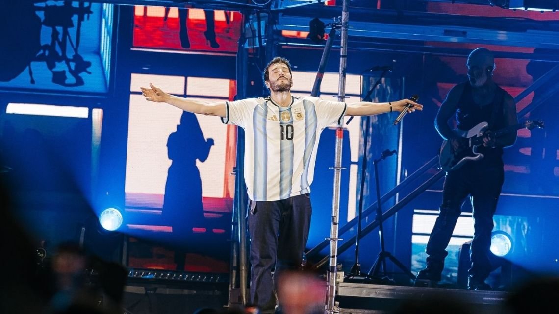 Fernet, cumbia y la "10" de Messi: el ritual de Sebastián Yatra para reafirmar su romance con el público argentino