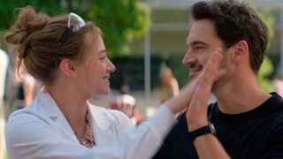 Prime Video presentó el tráiler de The Love Hypothesis con Lili Reinhart y Tom Bateman