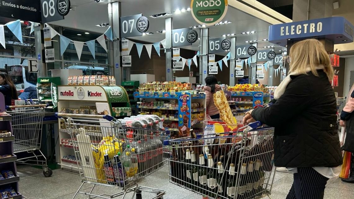 El consumo no repunta: alimentos, limpieza e higiene volvieron a caer en abril 2026