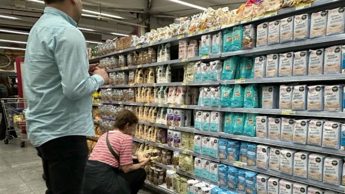 Encuesta: el 86% de los argentinos dice que su salario pierde contra la inflación
