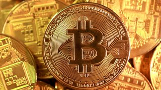 Derrumbe del bitcoin: cae por séptimo día consecutivo y arrastra a las principales criptomonedas