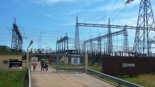 El Gobierno transfirió el 100% de sus acciones en Transener a un consorcio privado