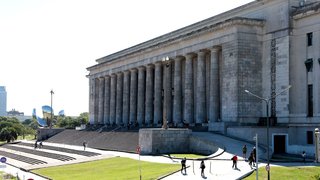 El Gobierno ratificó que las universidades pueden cobrarles a los extranjeros sin residencia permanente