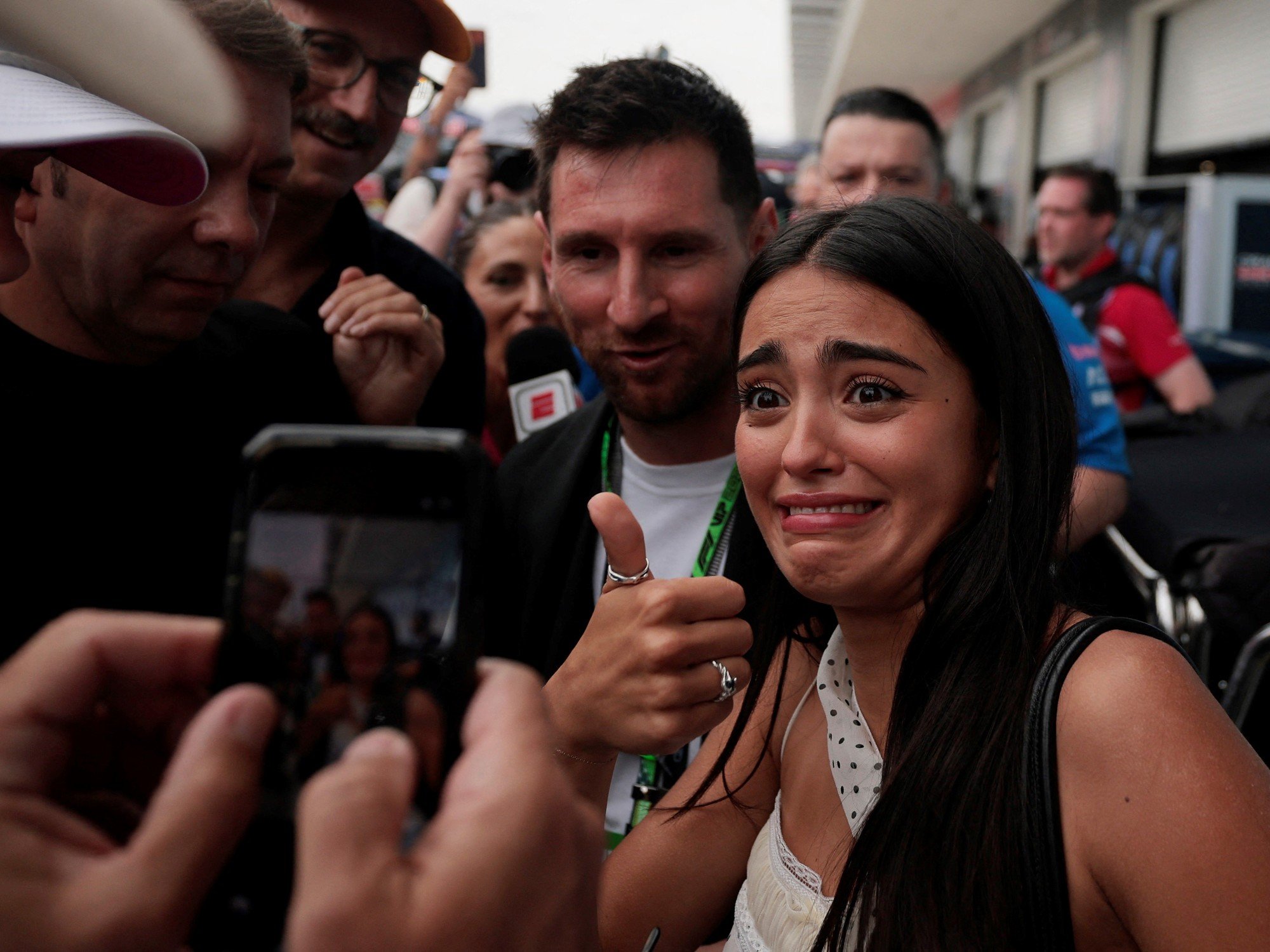 La novia de Franco Colapinto y su increíble reacción al cruzarse con Lionel Messi