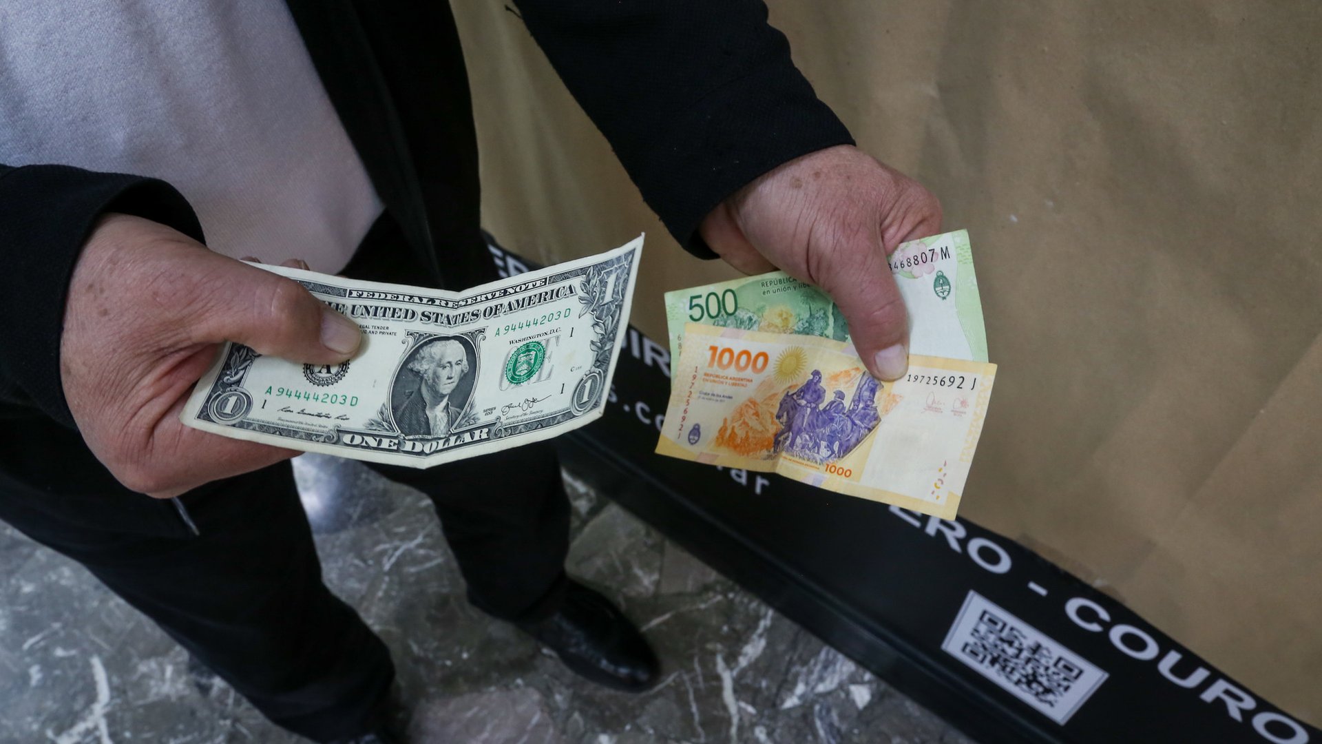 El dólar oficial subió $30 en las primeras tres ruedas de junio y llegó a $1.460, el valor más alto en los últimos cuatro meses