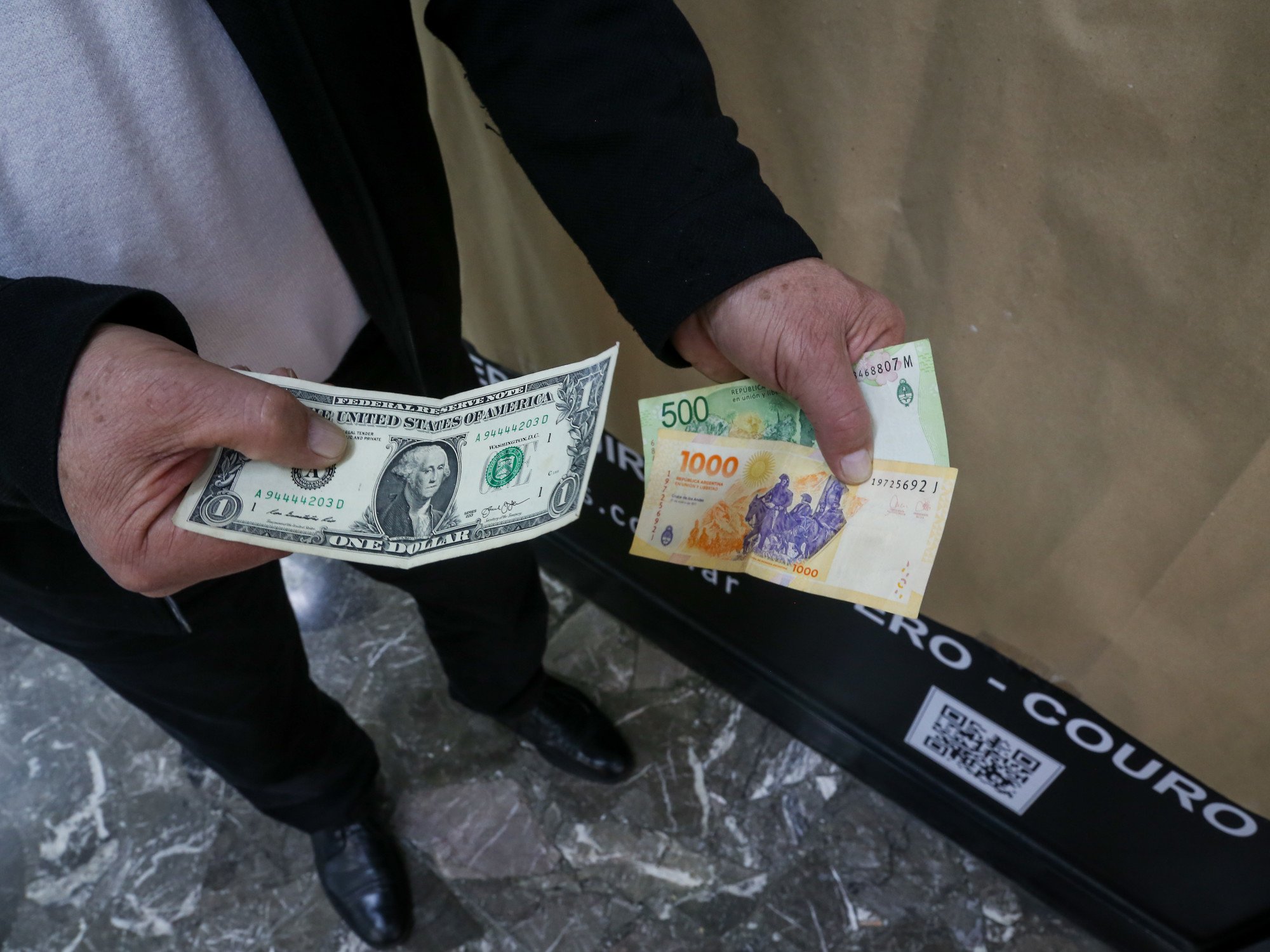 El dólar oficial subió $30 en las primeras tres ruedas de junio y llegó a $1.460, el valor más alto en los últimos cuatro meses