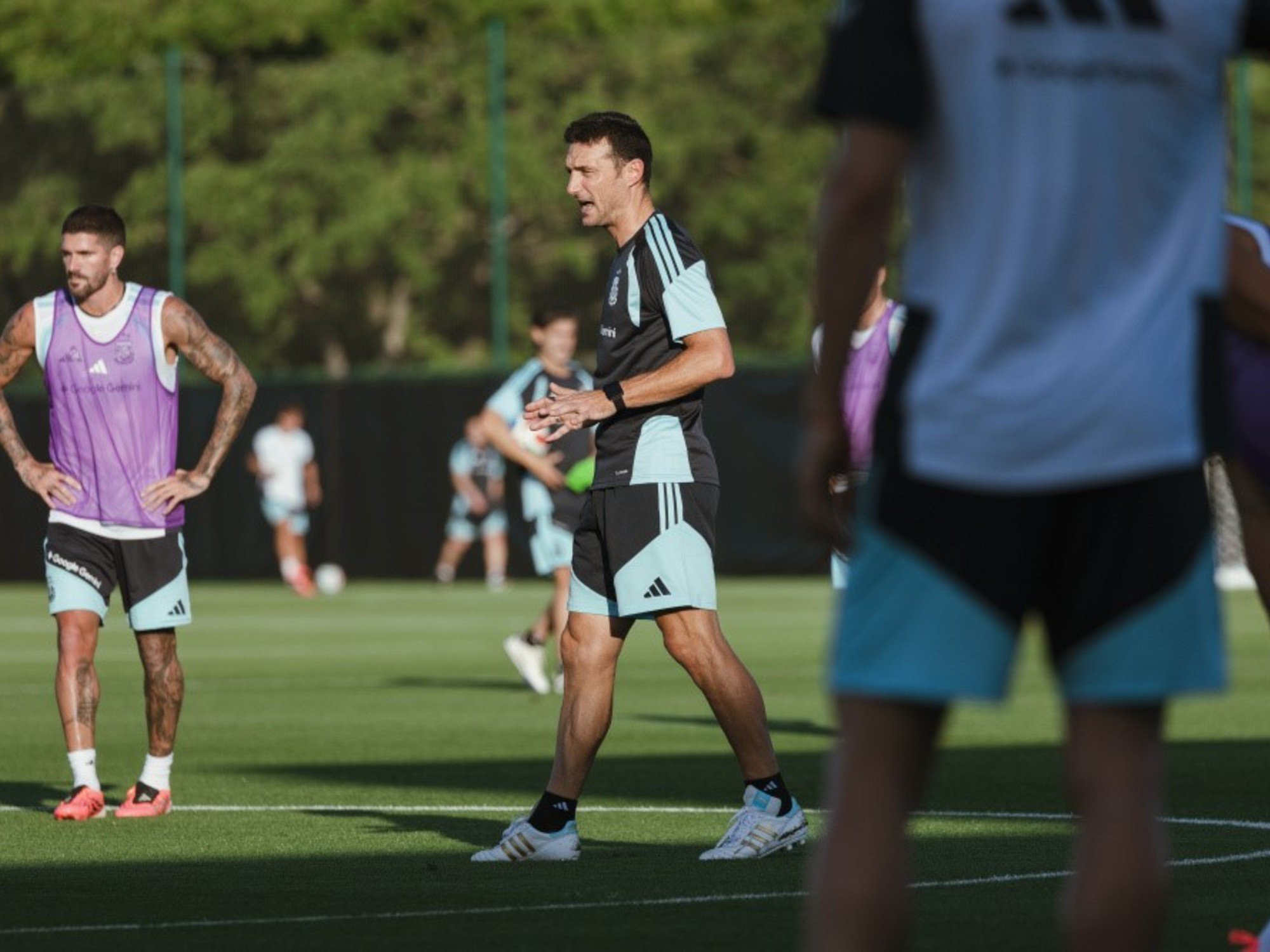 La formación que probó Scaloni para el primer amistoso de Argentina antes del Mundial 2026: chance para Capaldo y el lugar de Messi