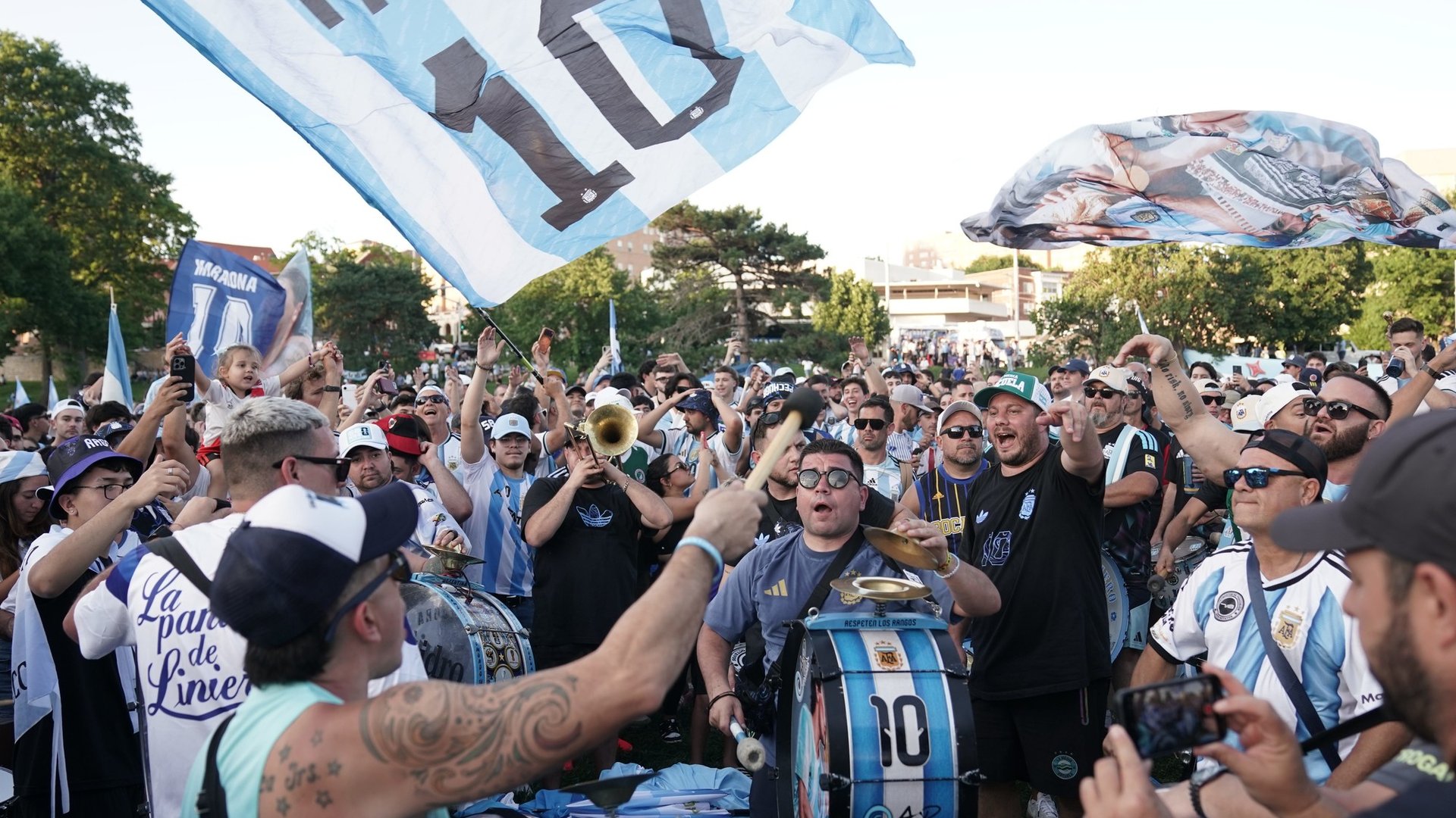La marea argentina ya se siente en el Mundial 2026: banderazo masivo en Kansas City antes del debut
