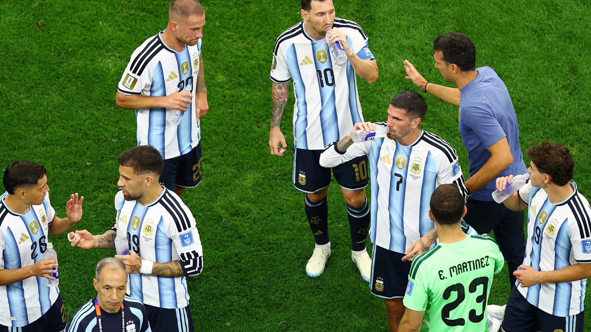 Gianni Infantino defendió las pausas de hidratación y negó fines comerciales: "La FIFA no gana absolutamente nada con esto"