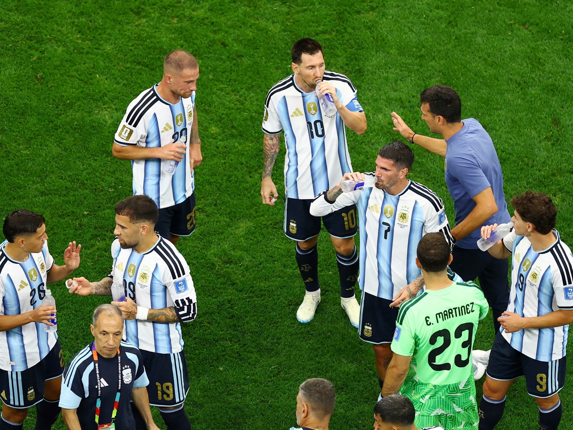 Gianni Infantino defendió las pausas de hidratación y negó fines comerciales: "La FIFA no gana absolutamente nada con esto"